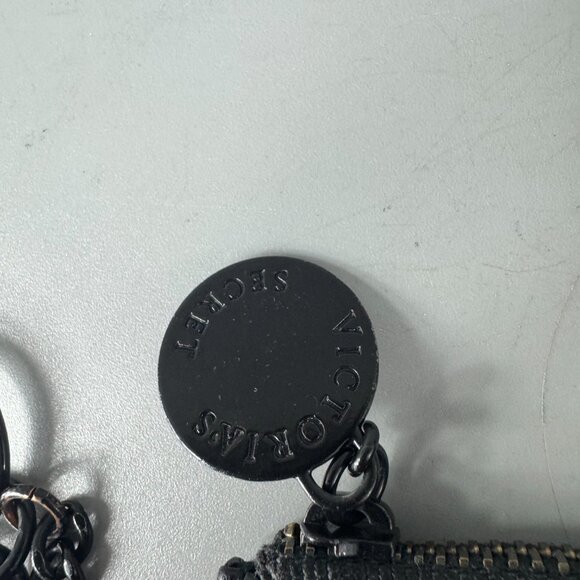 VICTORIA SECRET METALLIC CRACKLE HEART KEYCHAIN CARD CASE - Picture 3 of 14